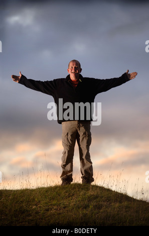 L'ancien sauteur à ski olympique britannique Eddie the Eagle EDWARDS PHOTOGRAPHIÉ SUR COMMUN SELSLEY PRÈS DE SON DOMICILE DANS LE GLOUCESTERSHIRE STROUD Banque D'Images