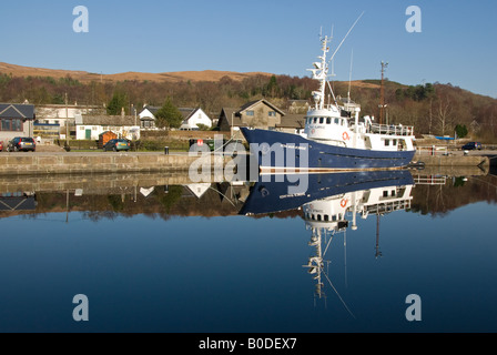 Voile l'hiver dans le bassin de Corpach Caledonian Canal Banque D'Images