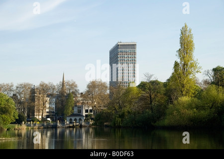 Vue sur l'horizon de Bayswater, un jardin italien et le Royal Pavillon à Hyde Park, London, W1 City of westminster, Grande-Bretagne Banque D'Images