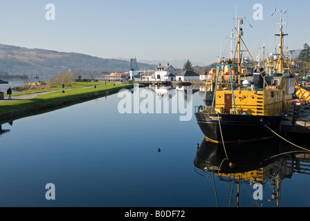 Hivernage bateaux en bassin de Corpach Caledonian Canal Banque D'Images