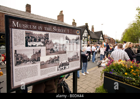 UK Cheshire Knutsford Canut Place Royale peut jour foule en route près de musée dans la rue avis histoire locale Banque D'Images