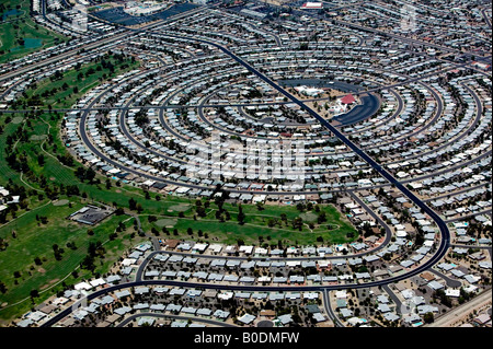 Vue aérienne au-dessus de Phoenix Arizona banlieue résidentielle logement circulaire intestinal Banque D'Images