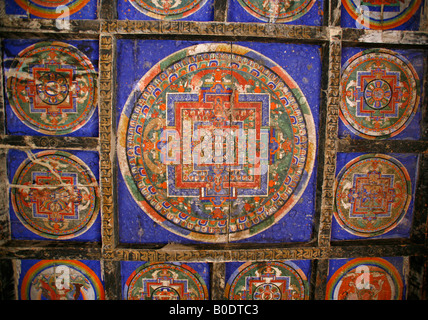 Mandala tibétain peinture sur plafond kagbeni Népal le monastère Banque D'Images