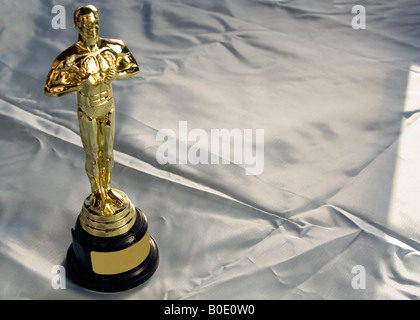 Oscar d'or réplique avec l'espace vide pour signer.