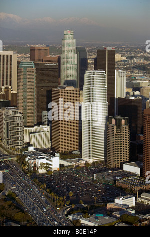 Le centre-ville de Los Angeles, l'antenne CA Ernst et Young KPMG la Wells Fargo trafic Aon Banque D'Images