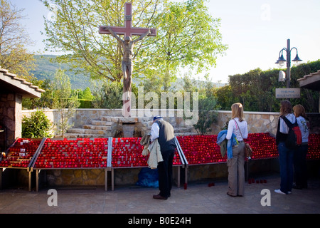 Les nouvelles bougies, près de St James Church à Medjugorje Medjugorje, Bosnie et Herzégovine Banque D'Images