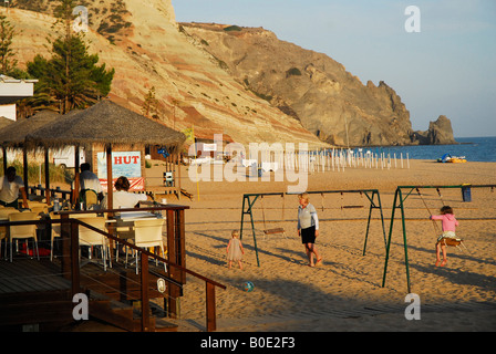 Maddie et son père Gerry McCann étaient à Paraiso Bar Restaurant le même jour, elle a disparu PRAIA DA LUZ Banque D'Images