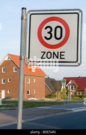 Maisons nouvellement construites dans le district de Alexander House, un parc résidentiel à Oldenbourg, Basse-Saxe, Allemagne. Banque D'Images