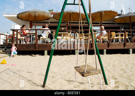 Maddie et son père Gerry McCann étaient à Paraiso Bar Restaurant le même jour, elle a disparu PRAIA DA LUZ Banque D'Images