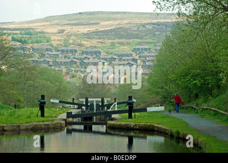 D'Écluses du canal, Huddersfield canal étroit Banque D'Images