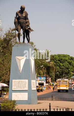 Une statue du Mahatma Gandhi à Old Goa, Inde. Banque D'Images