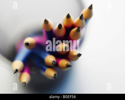 Vue de dessus de porte-crayons Crayons de couleur Banque D'Images