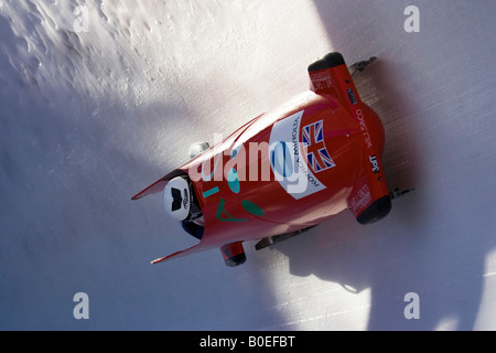 La course de bobsleigh à deux les Jeux Olympiques d'exécuter au St Moritz Suisse Banque D'Images