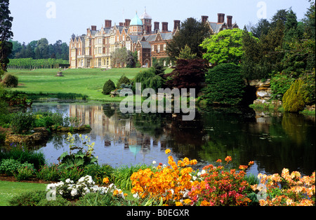 Sandringham House Royal Norfolk Hotel Queens image stately home jardins du lac azalea England UK East Anglia tourisme voyage Banque D'Images