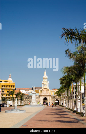 Avenue menant à la Puerta del Reloj, Cartagena de Indias (Colombie Banque D'Images