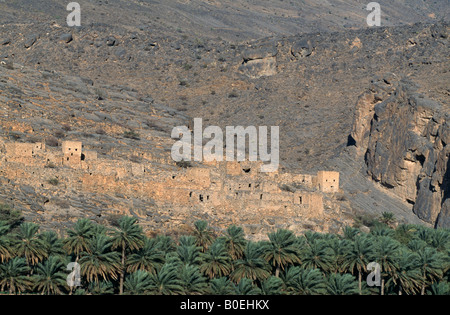 Le village abandonné de Sap Bani Khamisat à Wadi Ghul près de Nizwa, Oman. Banque D'Images