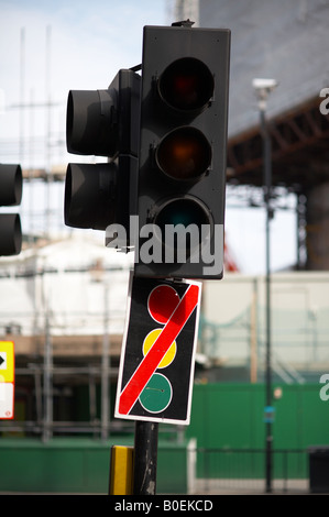 Les signaux lumineux de circulation défectueux cassé à Londres Angleterre Royaume-uni Banque D'Images