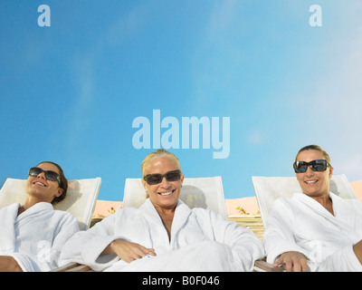 Trois dames se détendre au soleil Banque D'Images