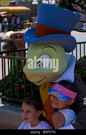 Jiminy Cricket qui pose pour des photographies à Walt Disney World Resort à Orlando en Floride Banque D'Images