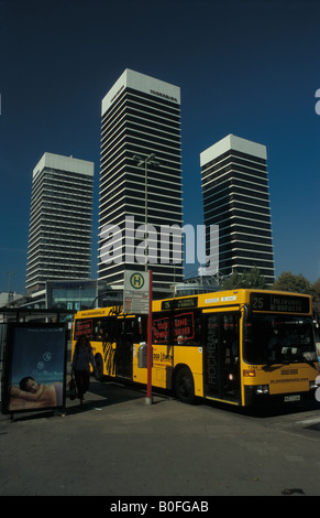 L'Hochhaeuser Mundsburg trois de seulement quelques immeubles de grande hauteur à Hambourg, construit dans les années 70, Allemagne Banque D'Images