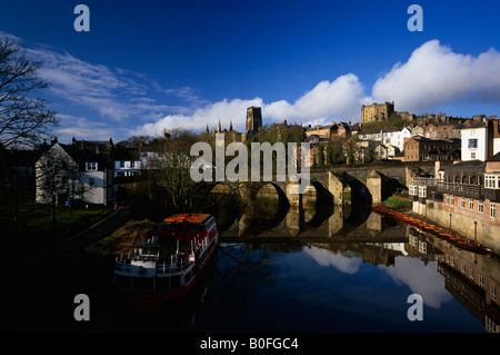 Château de Durham, la cathédrale et sur les toits de la ville sur la rivière Wear, au début du printemps, la ville de Durham County Durham Banque D'Images