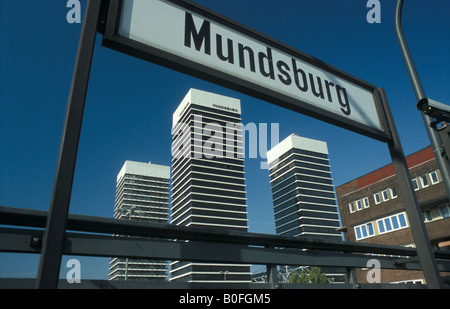 L'Hochhaeuser Mundsburg, trois des rares immeubles de grande hauteur à Hambourg, construit dans les années 70, Allemagne Banque D'Images