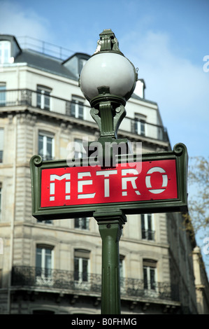 Close-up d'un signe d'une station de métro de Paris Banque D'Images