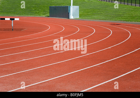 Une piste de course sur un terrain de sport Banque D'Images