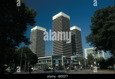 L'Hochhaeuser Mundsburg, trois des rares immeubles de grande hauteur à Hambourg, construit dans les années 70, Allemagne Banque D'Images
