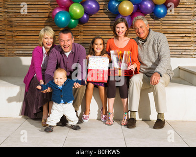 3 Génération de la famille avec des cadeaux d'anniversaire Banque D'Images