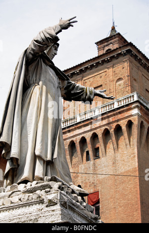 Statue de Savonarole, Ferrara, Italie Banque D'Images