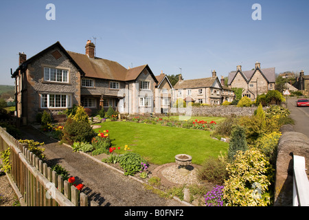 Royaume-uni Derbyshire Ashford dans l'eau Greaves Lane petit jardin avant de maisons Banque D'Images