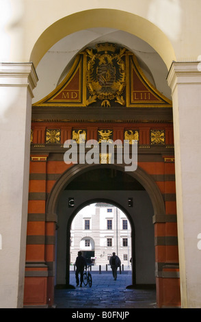 Suisse rouge et noir dans la porte du Palais Impérial Hofburg Vienne Autriche complexe Banque D'Images