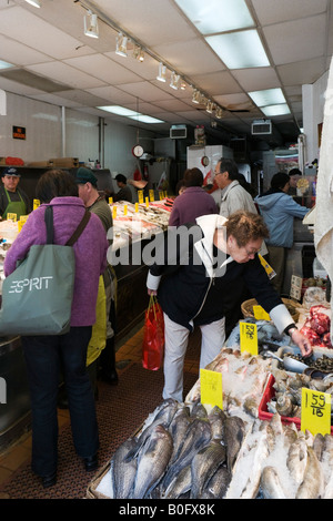 Poissonnier sur Mott Street, Chinatown, Lower Manhattan, New York City Banque D'Images