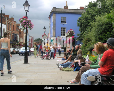 Occupé à high street, dans le centre-ville de Glastonbury en Angleterre Somerset Banque D'Images