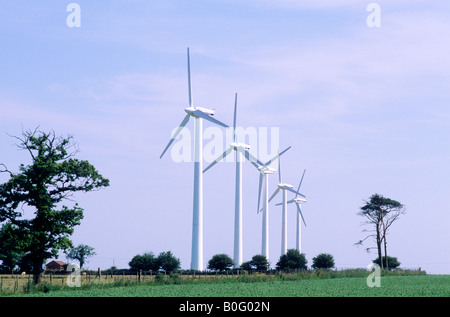Wind Farm basés à terre, Cromer Norfolk Les éoliennes Vestas sails power energy électricité green East Anglia Angleterre UK Banque D'Images