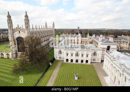 Vue de St Marys clocher de l'église de la ville de Cambridge au Kings College Chapel et le Sénat House, Cambridge, Angleterre Banque D'Images