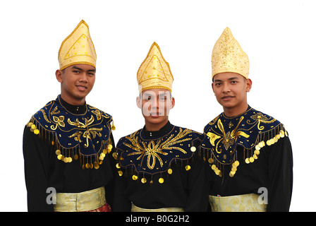 Portrait de trois hommes malais danseurs en costume traditionnel Banque D'Images