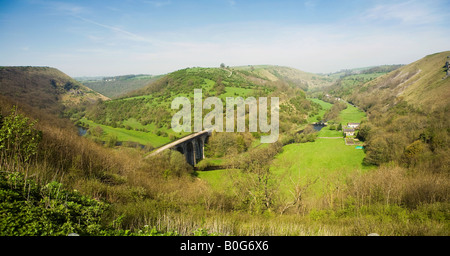 Royaume-uni Derbyshire Peak District National Park Monsal Head vue panoramique sur la rivière Wye Banque D'Images