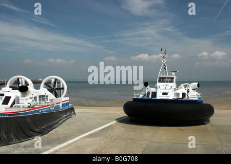 L'aéroglisseur à Ryde Portsmouth près de Ryde, sur l'île de Wight. Banque D'Images