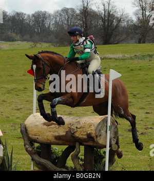 Le cheval et le cavalier à belton house horse trials concurrentes dans le cross country Banque D'Images