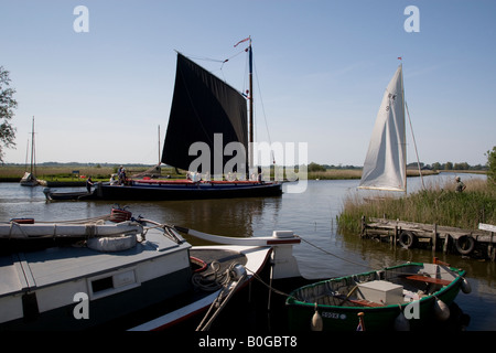 Bateaux sur Norfolk Broads Banque D'Images