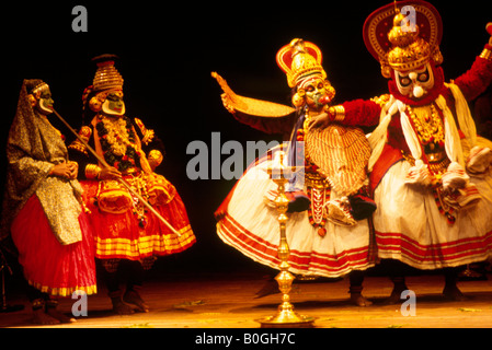 Les danseurs de Kathakali, Kerala, Inde. Banque D'Images