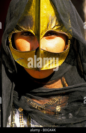 Portrait d'un Al Wahibi femme portant un masque de visage, de l'Oman. Banque D'Images