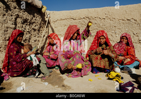 Les réfugiés de la guerre civile en Afghanistan dans un camp à Quetta, Pakistan. Banque D'Images