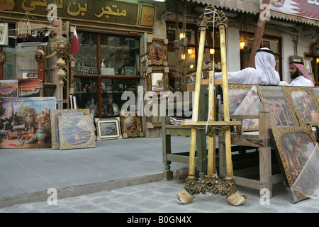 Antique Shop au Souq Waqif market à Doha, Qatar. Banque D'Images