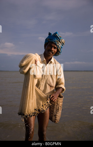 Pêcheur dans la lagune de Batticaloa Banque D'Images