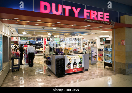 Duty Free Shop dans AAmerican Airlines Terminal 8, JFK, New York Banque D'Images