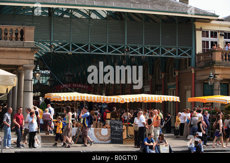 United Kingdom West London Covent Garden market apple Banque D'Images