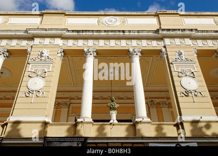 La façade de l'immeuble colonial dans le centre historique de Merida, Yucatan, Mexique Banque D'Images